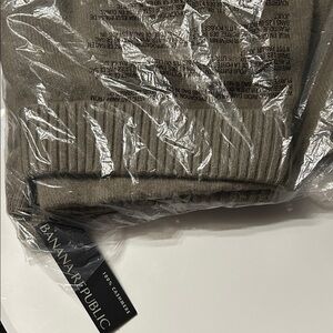 100% Cashmere Banana Republic Taupe Knit pants